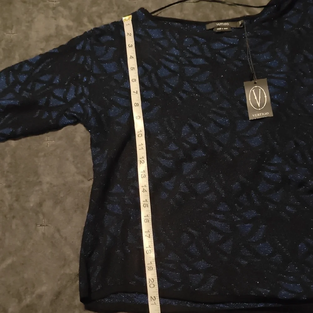 NWT Vertigo Pattern Top - Picture 4 of 6